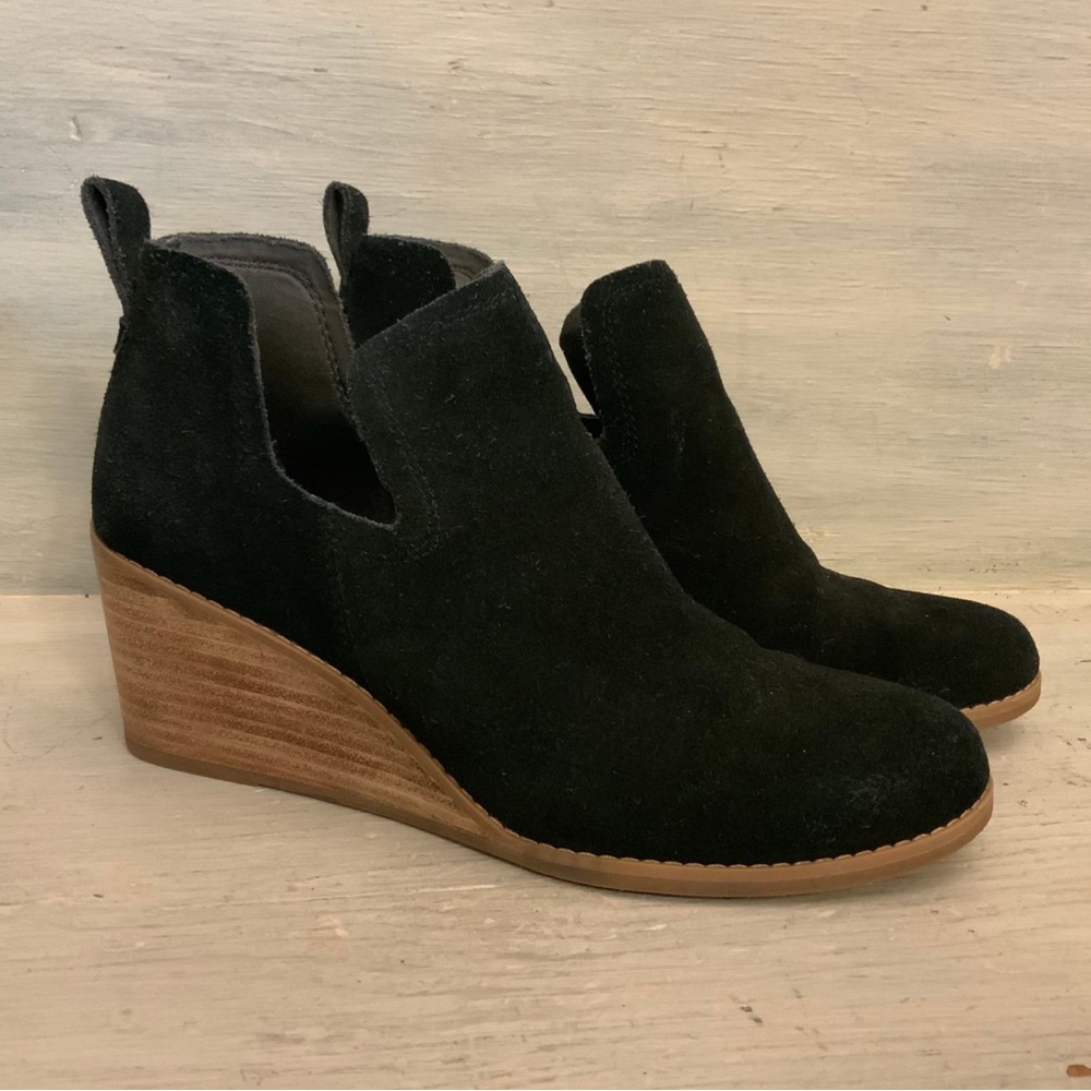 Tom’s Kallie Navy Blue Suede Wood Wedge Ankle Bootie Size 7.5‎ GC